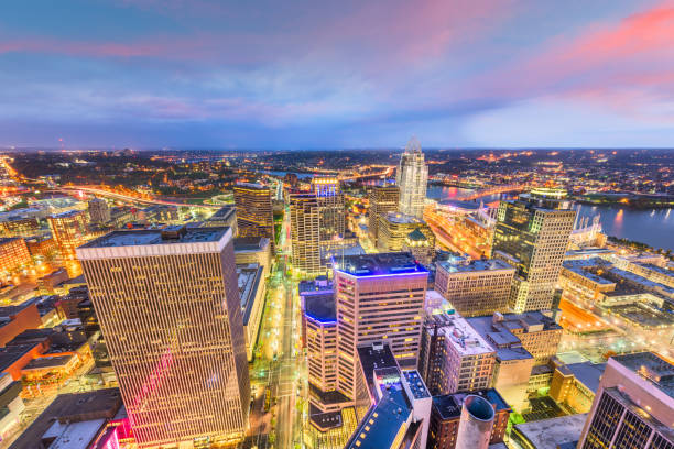 istock Cincinnati, Ohio, USA Skyline 1045401464