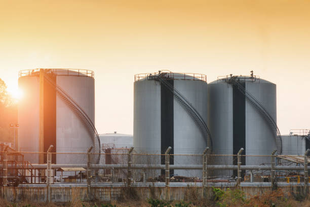 Natural Gas storage tanks Natural Gas storage tanks and oil tank in industrial plant lng liquid natural gas stock pictures, royalty-free photos & images