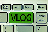 text-zeichen-vlog-konzeptionelle-foto-blog-das-kurze-video-material-social-media-plattform.jpg?b=1&s=170x170&k=20&c=U19RtxgA1hQHiQuetZgQnvkVvYeHzhokctnQllDrC1s=