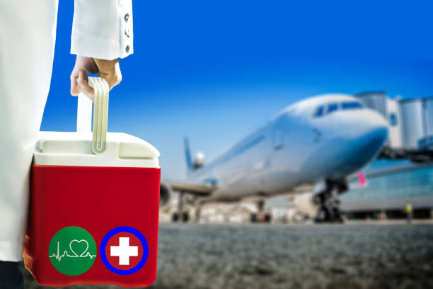 trasporto aereo di donazione di organi per trapianti - operazione di trapianto foto e immagini stock