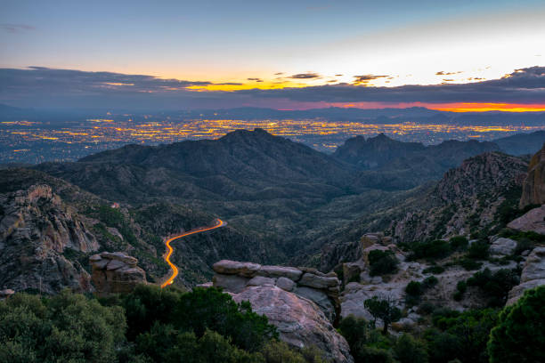 tucson arizona cuidando de mt lemmon por do sol - mt lemmon - fotografias e filmes do acervo