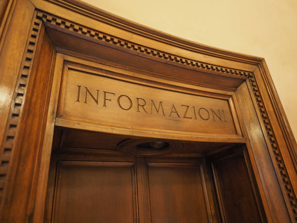 istock Old informazioni (information) sign 1045523582