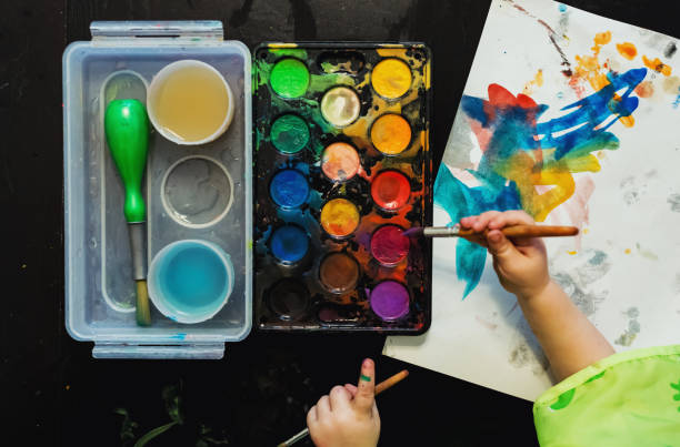 istock Girl Painting 1045539504