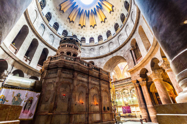 widok na kościół grobu świętego - jerusalem zdjęcia i obrazy z banku zdjęć