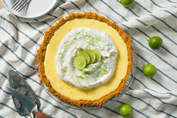 douce maison key lime pie - key lime pie dessert pie pastry photos et images de collection