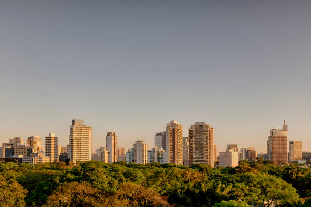 panorama aussicht auf den sonnenuntergang platz in der stadt são paulo - brasilien - lateinamerika - southeastern region sao paulo state sao paulo brazil stock-fotos und bilder