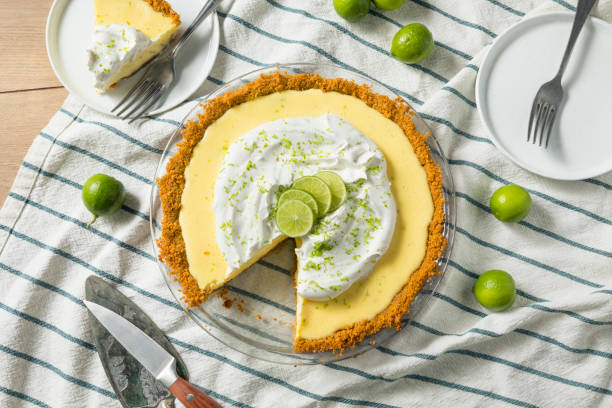 douce maison key lime pie - key lime pie dessert pie pastry photos et images de collection