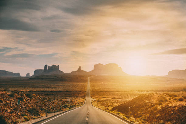 sunset at the monument valley - monument valley navajo mesa monument valley tribal park imagens e fotografias de stock