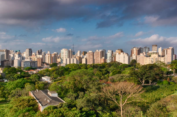 panorama blick auf den sonnenuntergang in der stadt são paulo - brasilien - lateinamerika - southeastern region sao paulo state sao paulo brazil stock-fotos und bilder