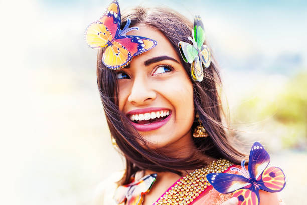 счастливая женщина wth бабочки - india women butterfly indian ethnicity стоковые фото и изображения