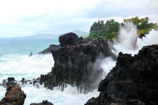 istock Cannon Doo Dong Sang-doo, Waves, Sea, Rock 1045853390