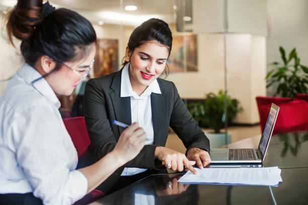 Signing a contract Indian female agent helping client sign the application document notary stock pictures, royalty-free photos & images