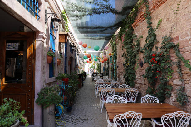 istock street view restaurant 1045965640