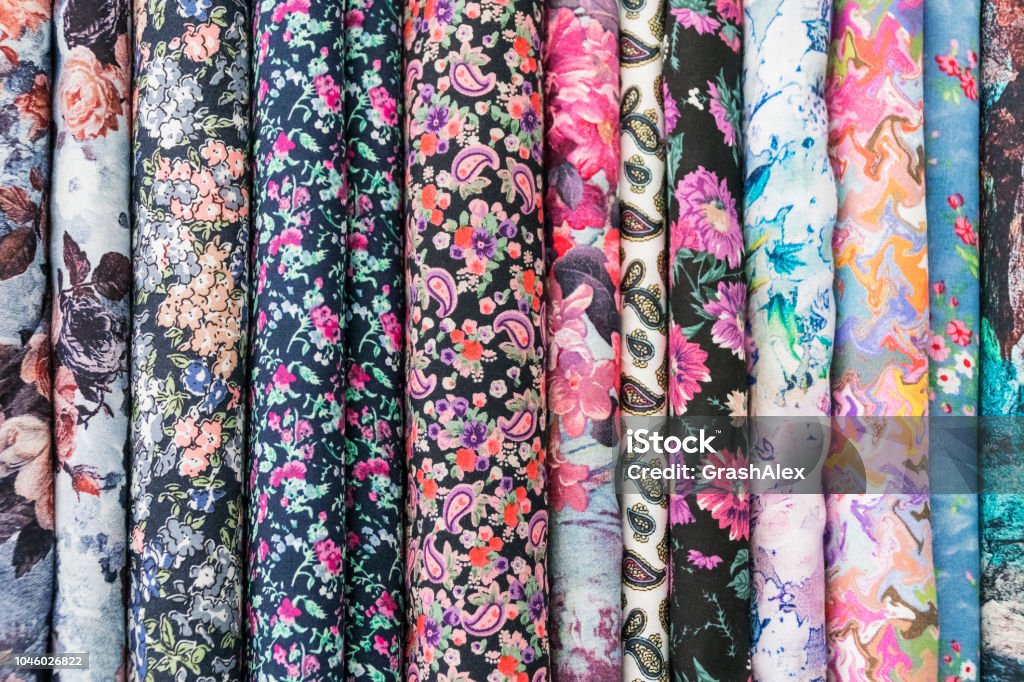 Muestras de tela multicolor con flores - Foto de stock de Textil libre de derechos