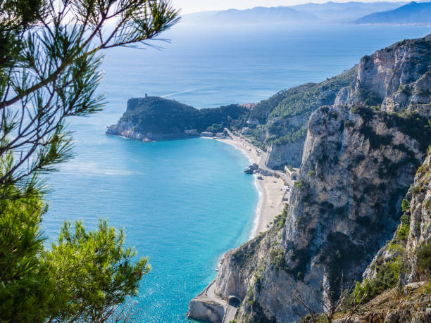 вид с воздуха на вариготти, лигурия, италия - ligurian sea стоковые фото и изображения