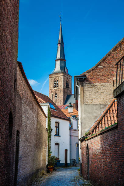 istock Bicycle and traditional houses in Bruges 1046128884
