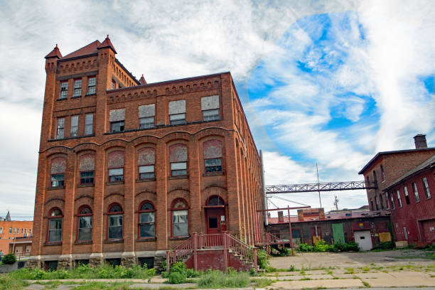 istock Urban blight -  Condemned  historic building in central New York 1046208532