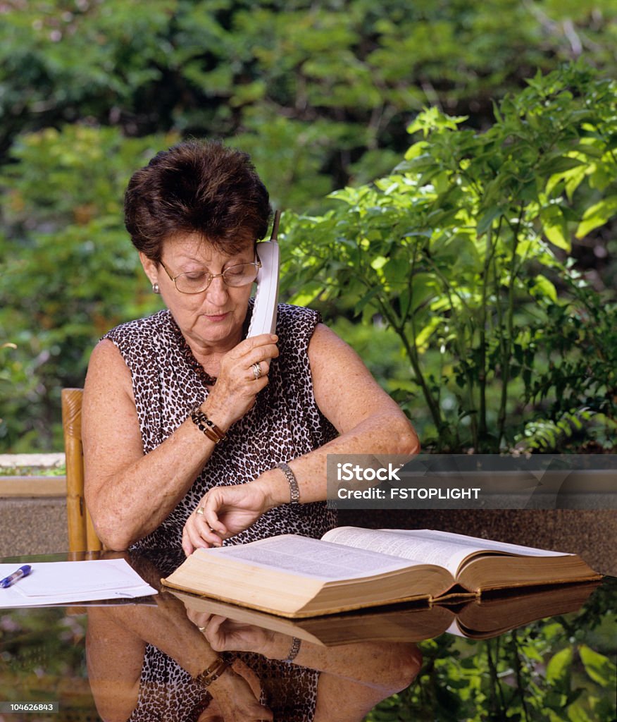 Femme travaillant à la maison - Photo de Adulte libre de droits