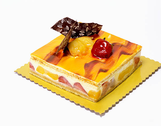 Cake of peach and strawberry