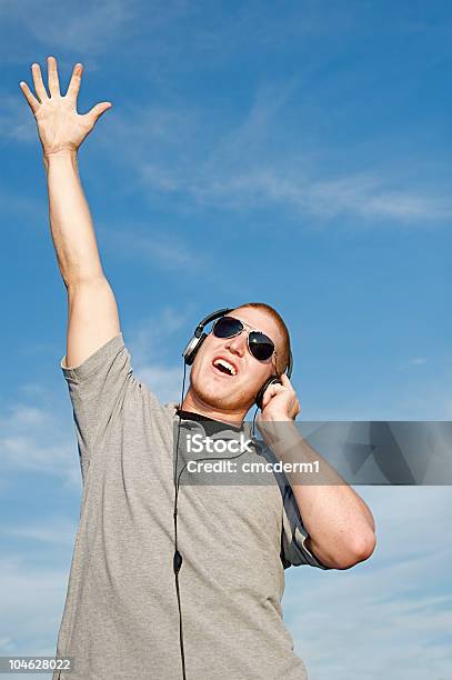 Foto de Música Fone De Ouvido e mais fotos de stock de Adolescente - Adolescente, Adulto, Alcançar