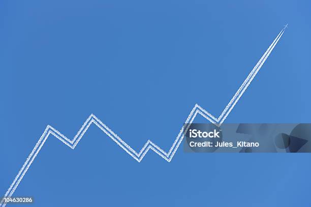 飛行機ビジネスグラフ - 値札のストックフォトや画像を多数ご用意 - 値札, 成長, カラー画像