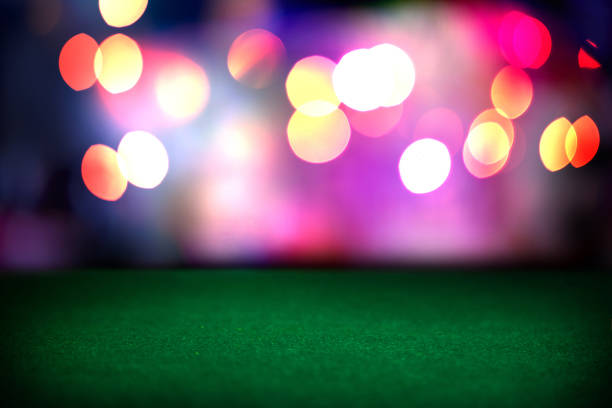 пустой игровой стол. - poker gambling chip gambling casino стоковые фото и изображения