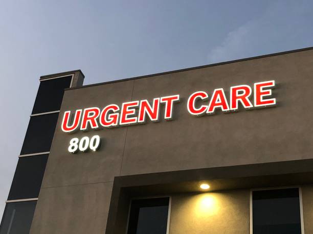 Urgent care building Urgent care building emergency medicine stock pictures, royalty-free photos & images