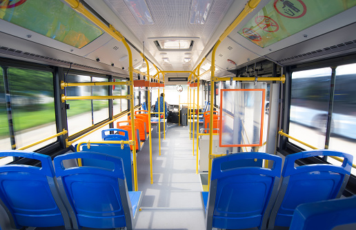 Escenas interiores de autobuses eléctricos photo