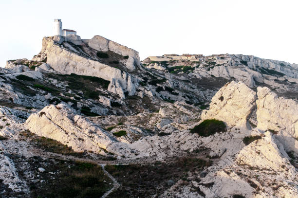 Semaphore » • Pomègues Island - Friuli Archipelago The semaphore of Pomègues which opens the passage of the harbor of Marseille in the middle of its hostile environment of cliffs of white limestone laminated frioul archipelago stock pictures, royalty-free photos & images