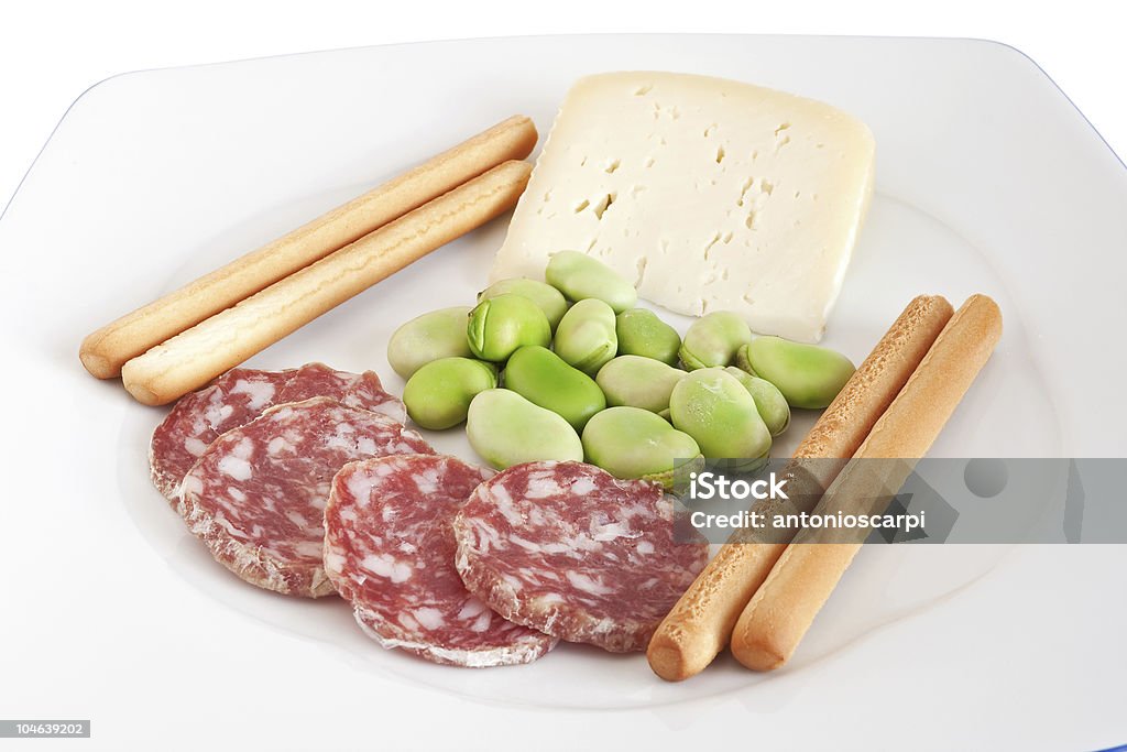 Piatto con fave, Grissino e salame fette - Foto stock royalty-free di Alimentazione sana