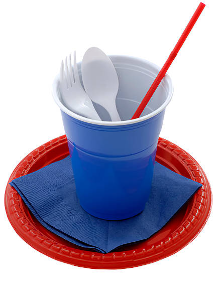 platos de plástico - plate plastic disposable blue fotografías e imágenes de stock