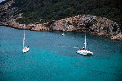 Sailing ship in the Cala Longa