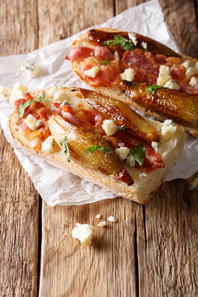 delicious sandwiches with caramelized balsamic shallots, bacon and roquefort cheese close-up. vertical - onion caramel appetizer bread imagens e fotografias de stock