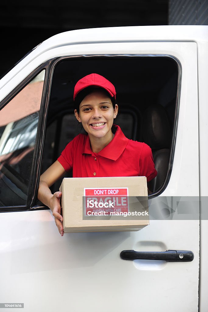 Camion de livraison de courrier à confier Formule - Photo de Jeunes femmes libre de droits