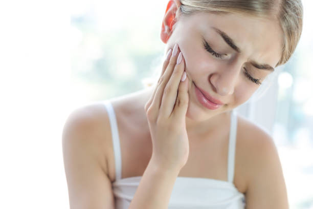 Woman with toothache Woman with toothache jaw pain stock pictures, royalty-free photos & images