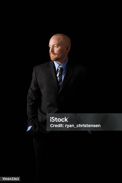 Retrato De Um Executivo Em Terno De Empresa - Fotografias de stock e mais imagens de Adulto - Adulto, Autoconfiança, Azul