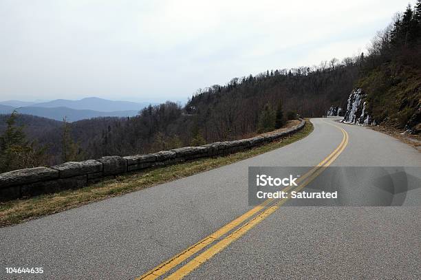 Tortuosa Strada Di Montagna - Fotografie stock e altre immagini di Ambientazione esterna - Ambientazione esterna, Ambientazione tranquilla, Appalachia