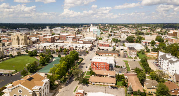 Vista aérea pintoresco encantador y humilde sobre Springfield Missouri - foto de stock