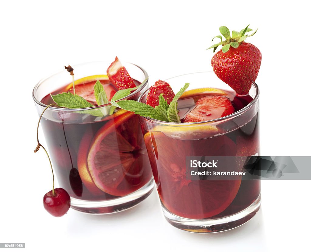 Erfrischende Frucht-sangria in zwei Gläsern - Lizenzfrei Alkoholisches Getränk Stock-Foto