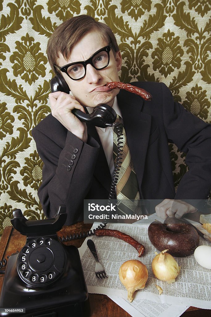 Ретро бизнесмен с помехами, а на обед - Стоковые фото Бизнес роялти-фри