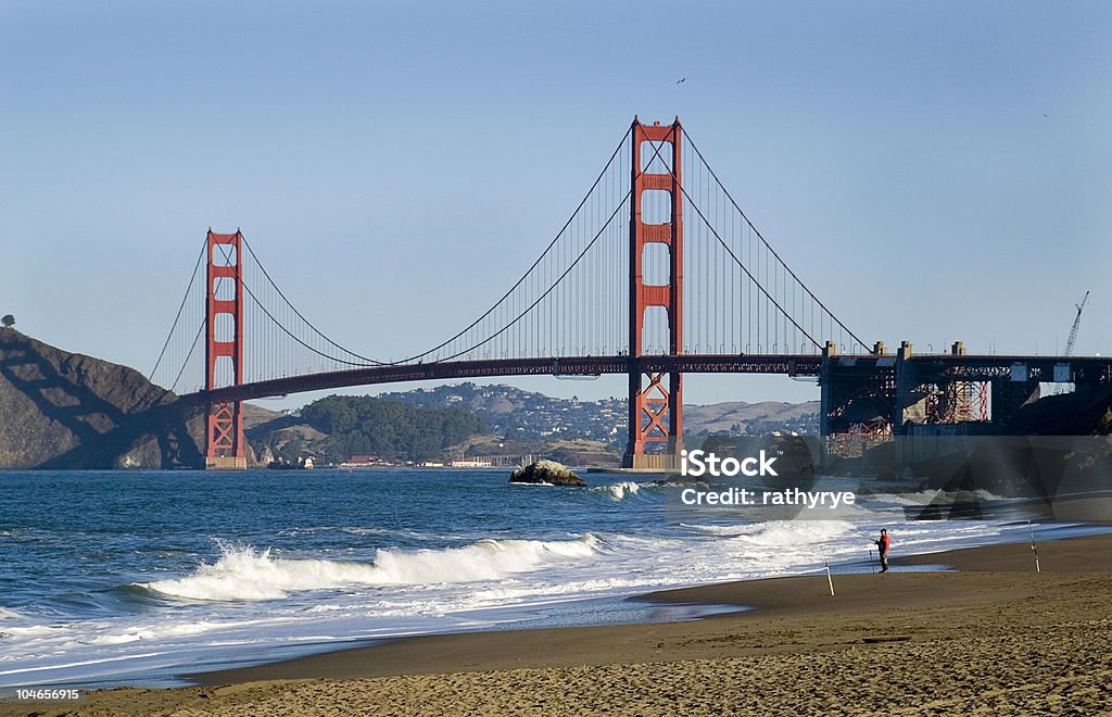 Czerwony Most Golden Gate z Barker Beach - Zbiór zdjęć royalty-free (Fala - Woda)