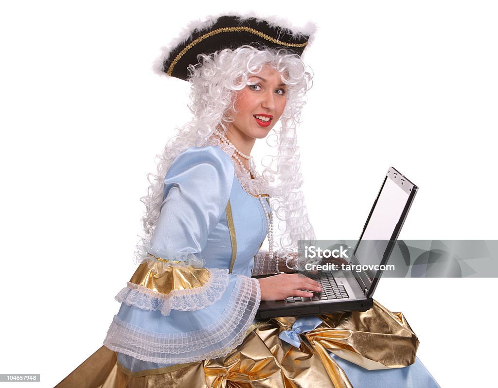Frau in alten Kleid mit laptop. - Lizenzfrei Freisteller – Neutraler Hintergrund Stock-Foto