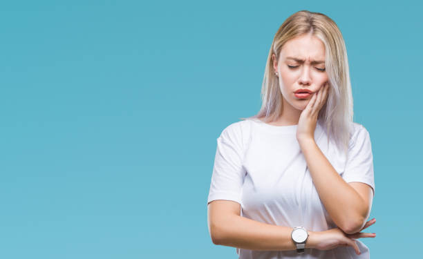 young blonde woman over isolated background touching mouth with hand with painful expression because of toothache or dental illness on teeth. dentist concept. - dentist pain human teeth toothache imagens e fotografias de stock