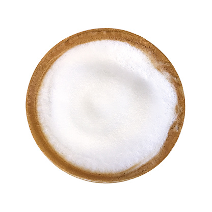 Vista superior de la taza de capuchino de café caliente con leche espuma aislada sobre fondo blanco, clipping camino incluido. photo