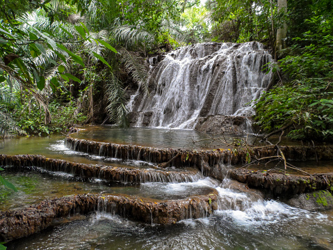 Hermosa cascada en el bosque en Bonito - Brasil photo