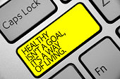 text-schild-mit-gesunden-isn-t-nicht-ein-ziel-es-s-ist-a-way-of-living-konzeptionelle-foto.jpg?b=1&s=170x170&k=20&c=Uw6f3aiVdzbu2jr9o5m8xda1CUXmiWNBZLBahs2f5Y4=