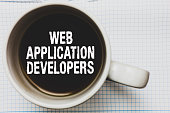 hinweis-zeigt-web-anwendungs-entwickler-schreiben-business-foto-internet-programmierung.jpg?b=1&s=170x170&k=20&c=Iw0jmZR1DPyD5JTfor1O7Bx4ckjBzA8NHAFbXVLtFtI=