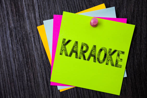 Word writing text Karaoke. Business concept for Entertainment singing along instrumental music played by a machine Multiple sticky cards pinned coclourfull dark lining background board la palabra escritura texto karaoke. concepto de negocio para cantar de entretenimiento a lo largo de la música instrumental había interpretada por una máquina múltiples tarjetas pegajoso cubrió coclourfull revestimiento tablero de fondo oscuro.