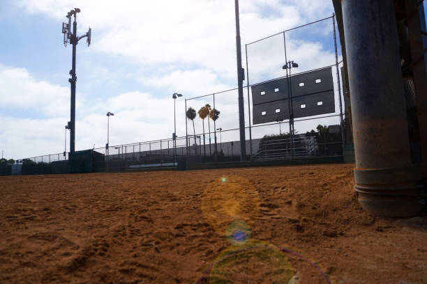 campo da baseball - baseball dirt softball baseball diamond foto e immagini stock