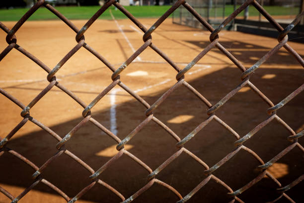 campo da baseball - baseball dirt softball baseball diamond foto e immagini stock